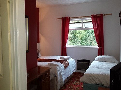 Red Lion Hotel Tredegar Exteriör bild